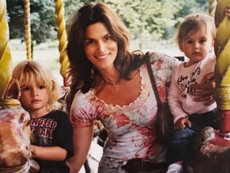 Cindy Crawford: Τα σπαρακτικά λόγια για τον γιο της, Presley Gerber -Συγκλονίζει η αδερφή του Kaia