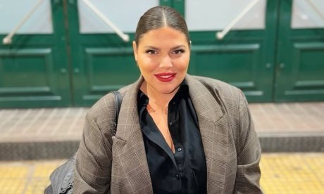 Δανάη Μπάρκα: Ποζάρει στο φουλ cozy ανακαινισμένο υπνοδωμάτιό της με pregnancy look