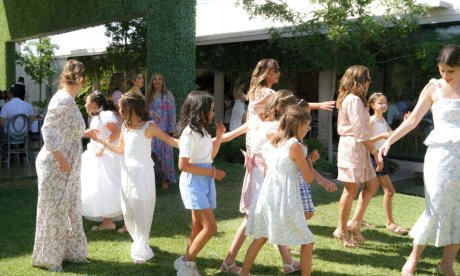 Έχουν δυσκολέψει τα παιδικά πάρτι: Μητέρα ζητά dress code, λίστα δώρων και συγχρονισμό στο τραγούδι